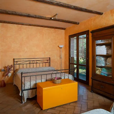 Locazione Turistica In Località Capodacqua Di Foligno Via Colle N 8 *